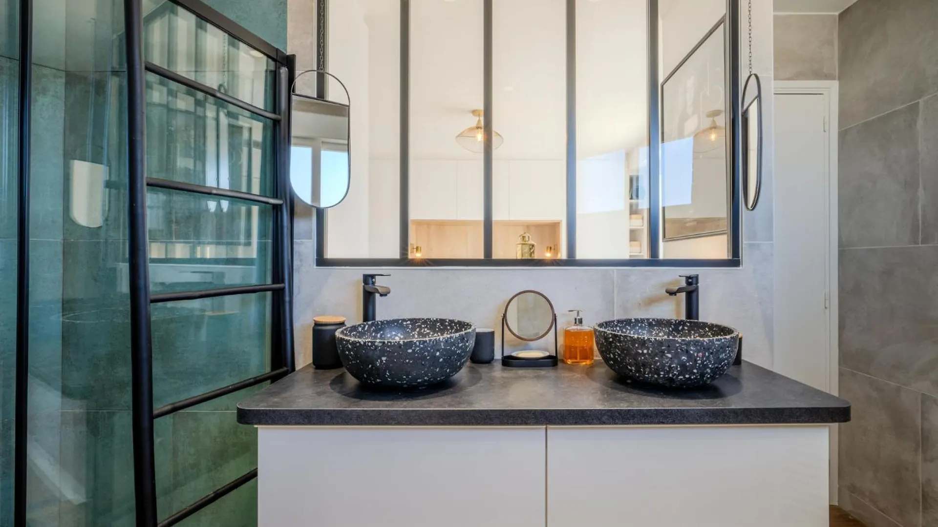 Appartement Avec Terrasse Et Vue Mer Cannes 0*,  France