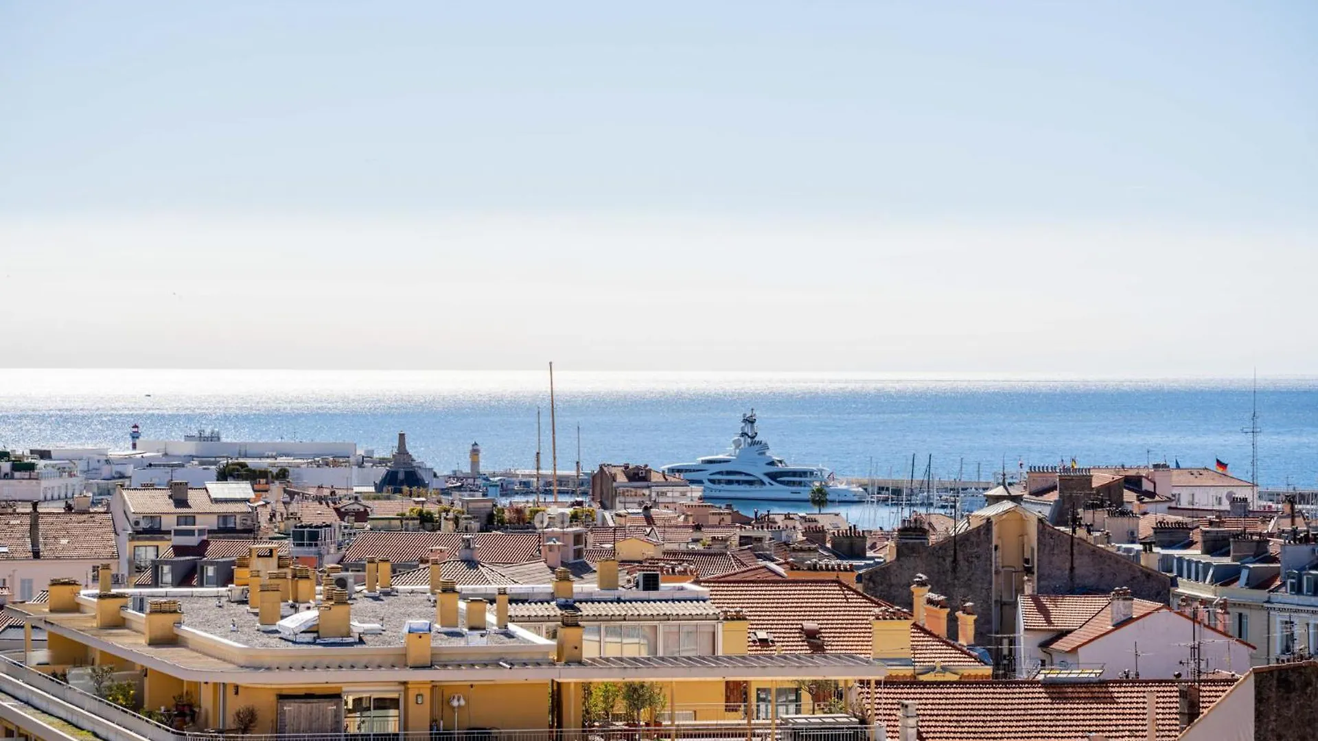 Appartement Avec Terrasse Et Vue Mer Cannes