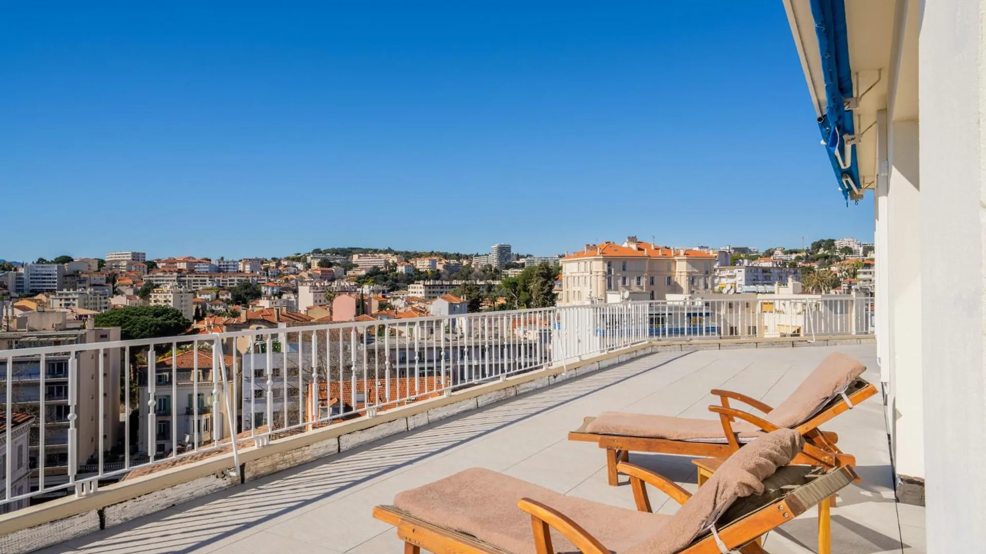 Appartement Avec Terrasse Et Vue Mer Cannes